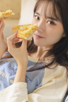 妈妈先是拒绝后是迎合的句子